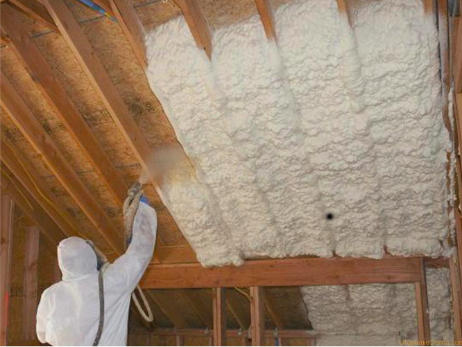 Attic insulation with polyurethane foam
