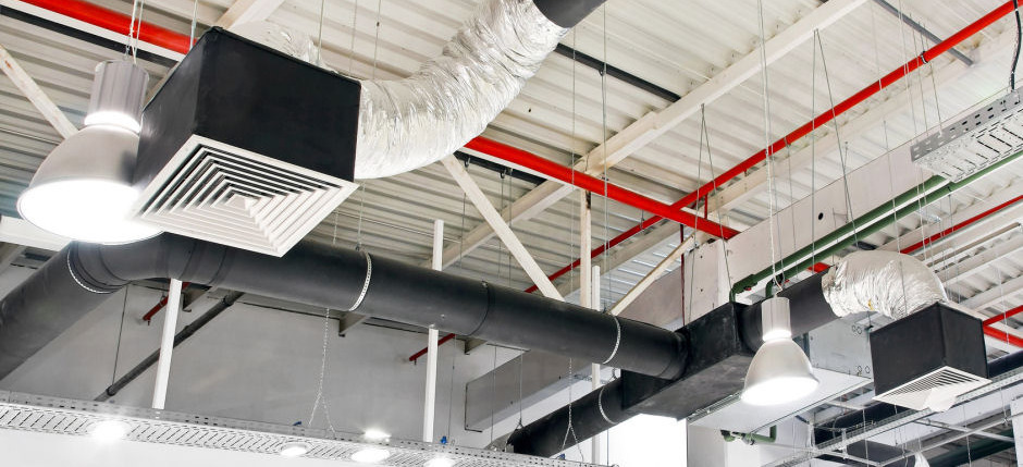 Sådan installeres ventilationsrør: lægning og spotting af luftkanaler til væggene