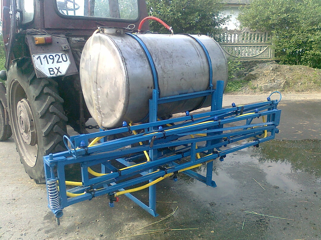 Homemade sprayer for a tractor: features, advantages, work procedure