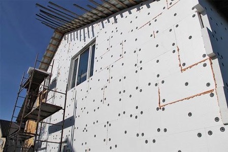 Izolarea unei case din lemn cu spumă de polistiren din exterior: este posibil, pro și contra – Setafi