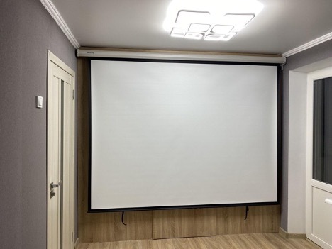 Sådan vælger du en projektorskærm: den bedste størrelse til dit hjem - Setafi