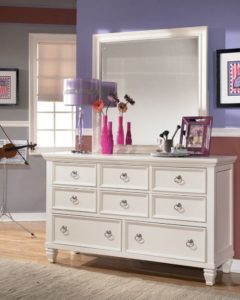 What to put on the dresser: how to beautifully decorate the dresser in the bedroom.