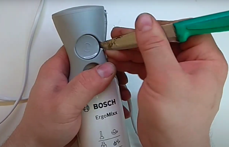 Erfahren Sie, wie Sie den Deckel eines Mixers auseinandernehmen. Die besten Tipps zum Zerlegen und Reparieren eines Bosch-Mixers – Setafi