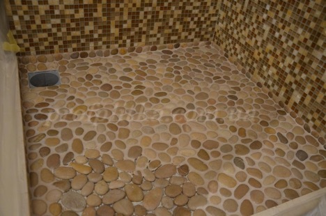 Mosaik på duschgolvet