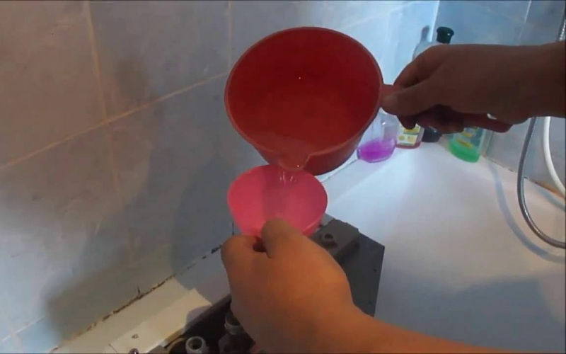 Kaip savo rankomis valyti dujinį vandens šildytuvą „Bosch“: pagrindinių įrenginių valymo instrukcijos