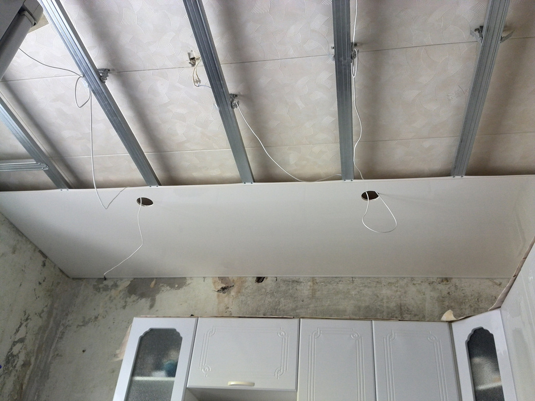 Installation de spots au plafond: notice d'installation + avis d'expert