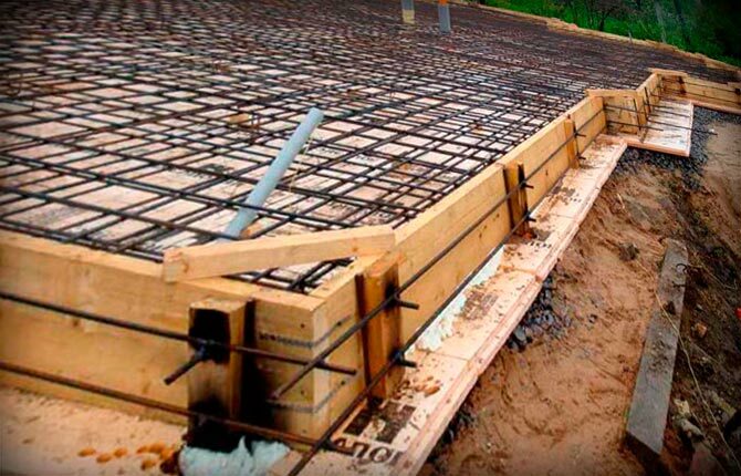 How to properly pour a monolithic foundation with your own hands: device, construction stages with step-by-step instructions