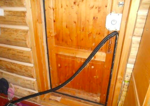Isolamento per una porta d'ingresso in legno in una casa privata: come e con cosa isolare - Setafi