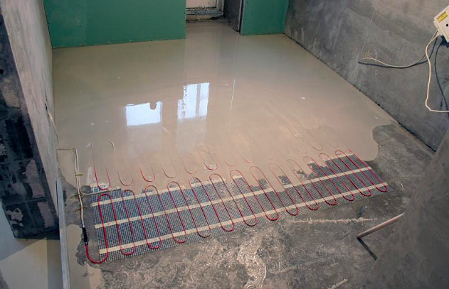 Självutjämnande golv för ett varmt golv under en kakel: vilken tjocklek, hur man gör - Setafi