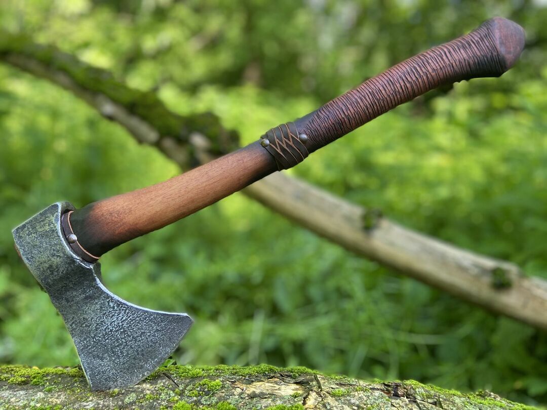 Em que consiste um machado: as partes principais da ferramenta