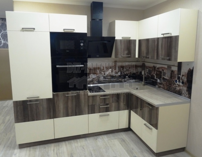 White kitchen with brown center