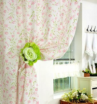 curtains in the kitchen