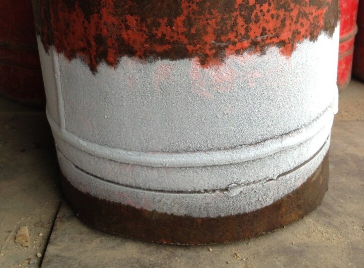 Frost on the body of the gas cylinder