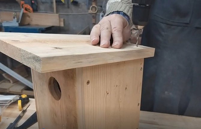 So bauen Sie mit Ihren eigenen Händen das richtige Vogelhaus: Typen, Größen, Zeichnungen, Anweisungen