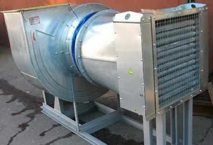 Unidade de tratamento de ar com aquecedor de ar
