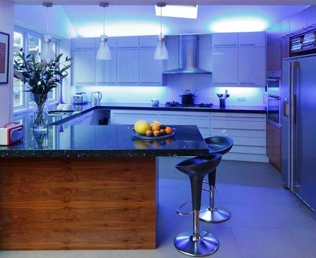 Iluminação de cozinha com tiras de LED