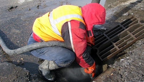 Cleaning the drainage system