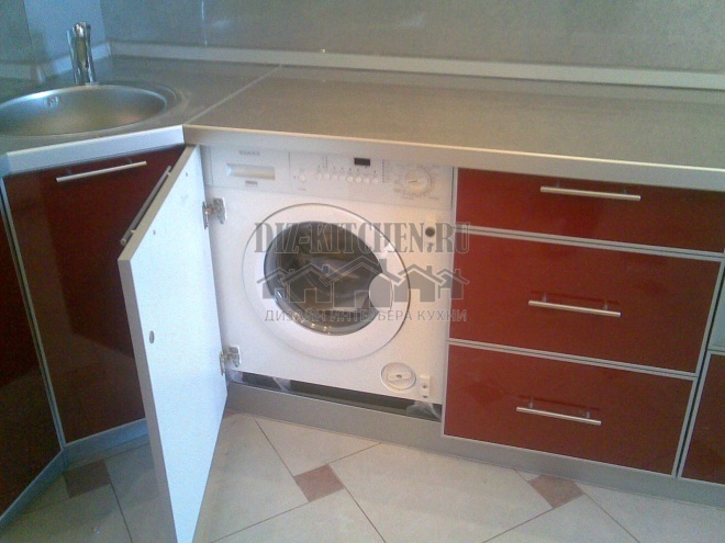 Washing machine in the lower tier of cabinets