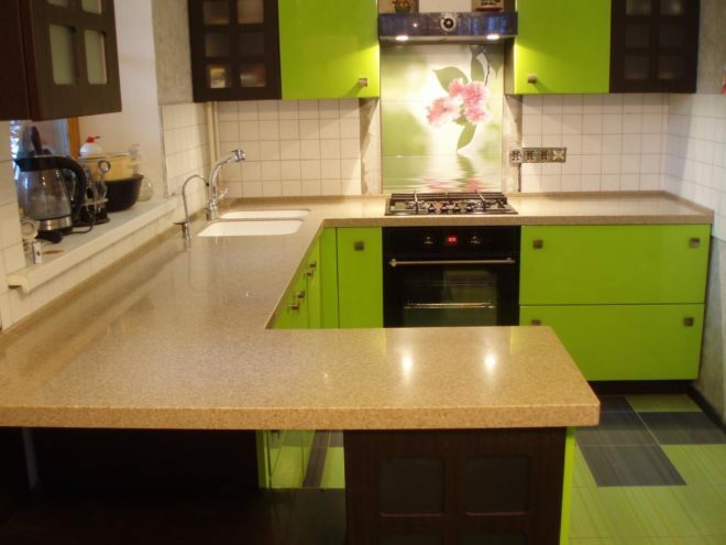 grünes Set für die Küche