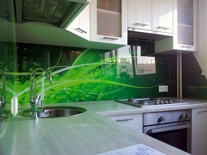 Kuchyňská zástěra z karbonátového skla