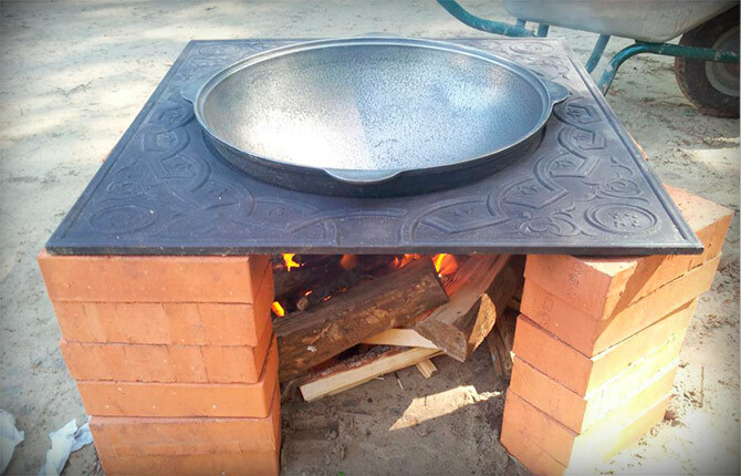 Kuinka tehdä luotettava grillikattila tiilistä: vaiheittaiset rakennusohjeet, materiaalit, vivahteet