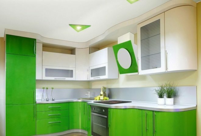 Bucătărie albă și verde