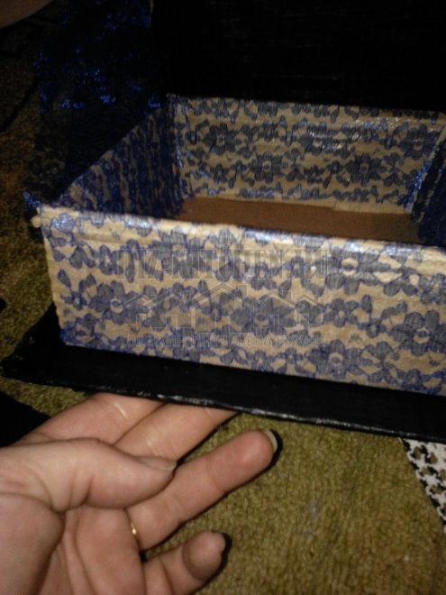 Mesterklasse på å lage en boks med egne hender fra papp