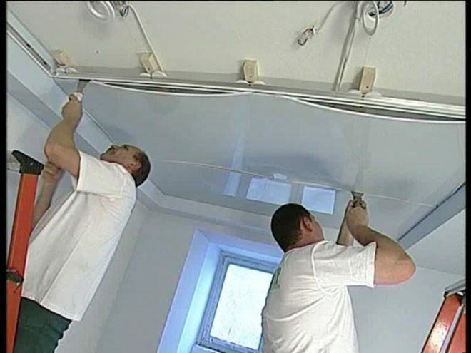 Installing a ceiling in the kitchen