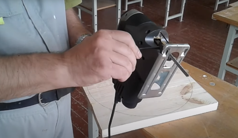 How to use an electric jigsaw for cutting wood? – Setafi