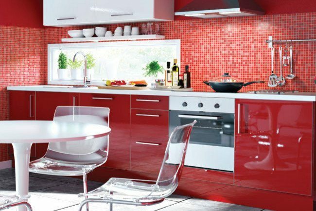 Raudona virtuvė 2016 m