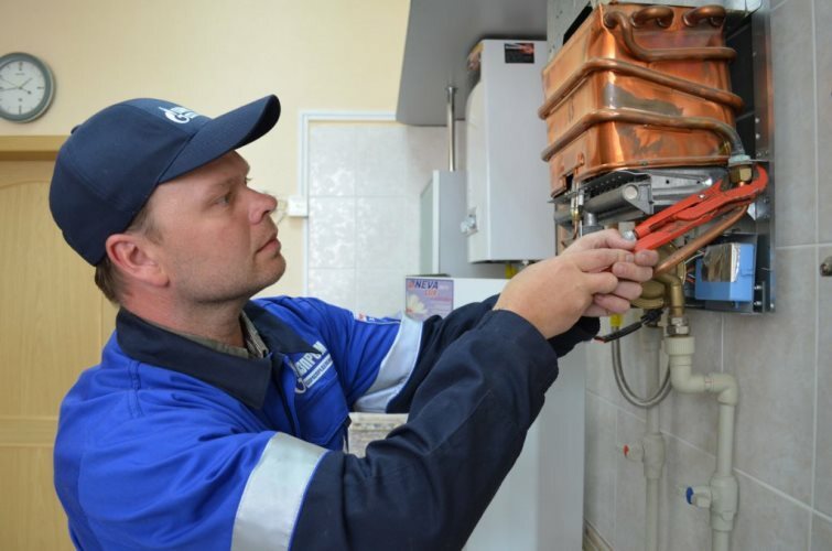 Maintenance of a wall-mounted gas boiler