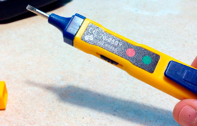 Using an indicator screwdriver