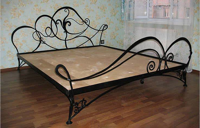 Kovácsoltvas ágy 