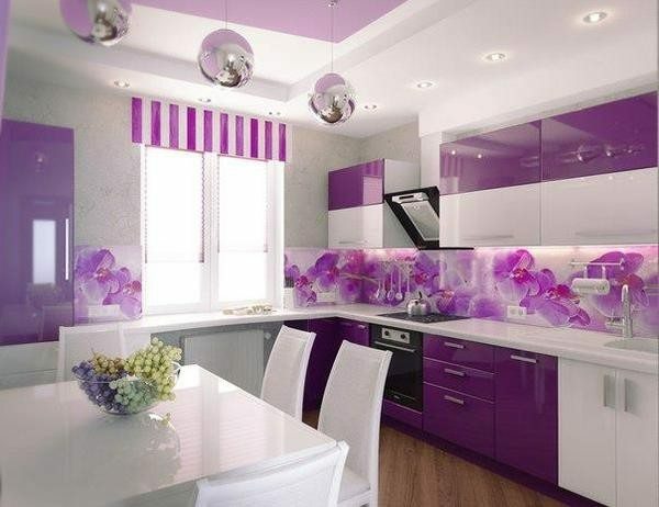 violetinė virtuvė