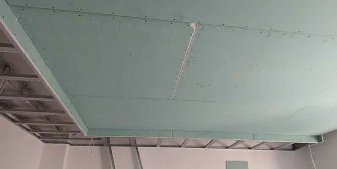 Repair of the ceiling in the kitchen