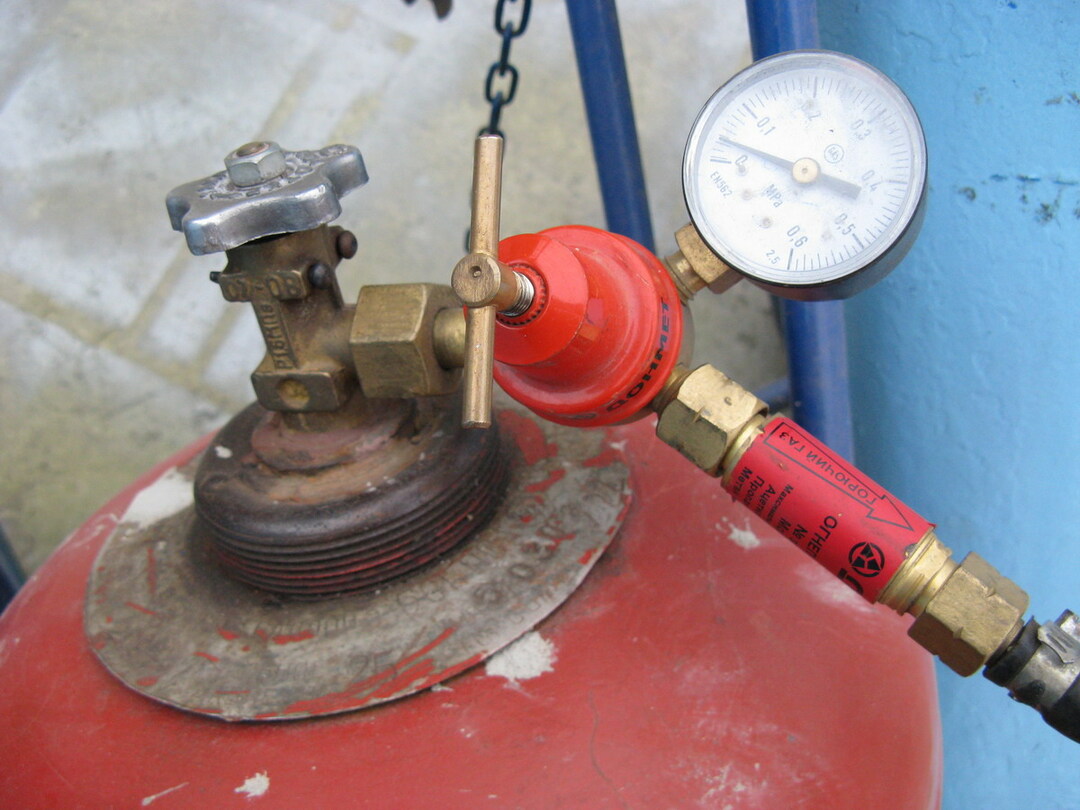 Gas supply from a cylinder