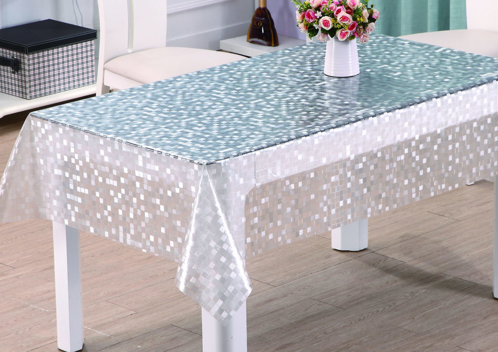 What is better to choose for a table - a tablecloth or oilcloth: types of coverings for a table, the pros and cons of a tablecloth, advantages and disadvantages of oilcloth