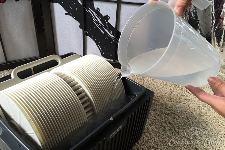 Filling the air washer with distilled water