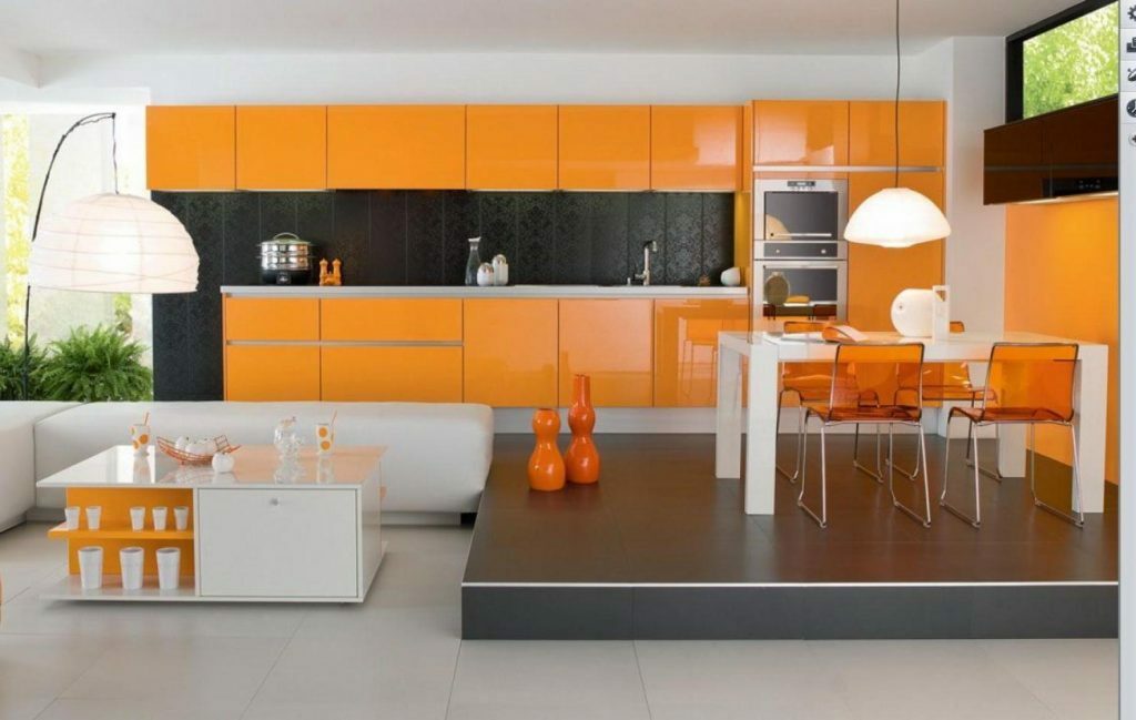 Pilka ir oranžinė spalvos virtuvėje