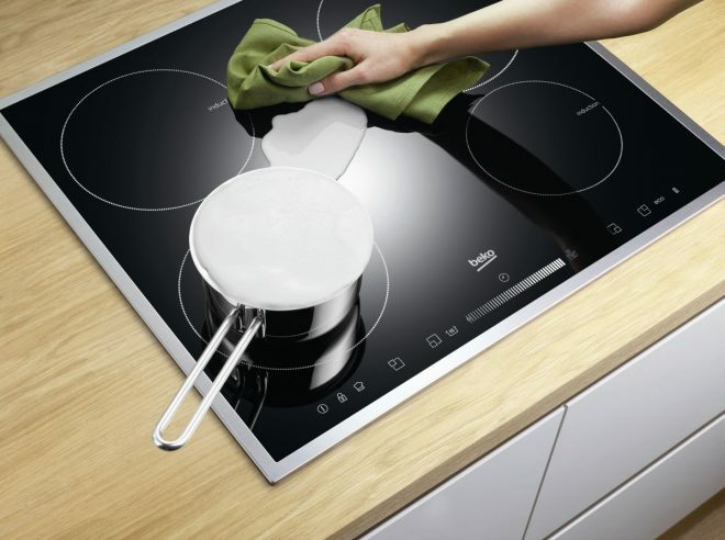 How to clean a kitchen induction hob