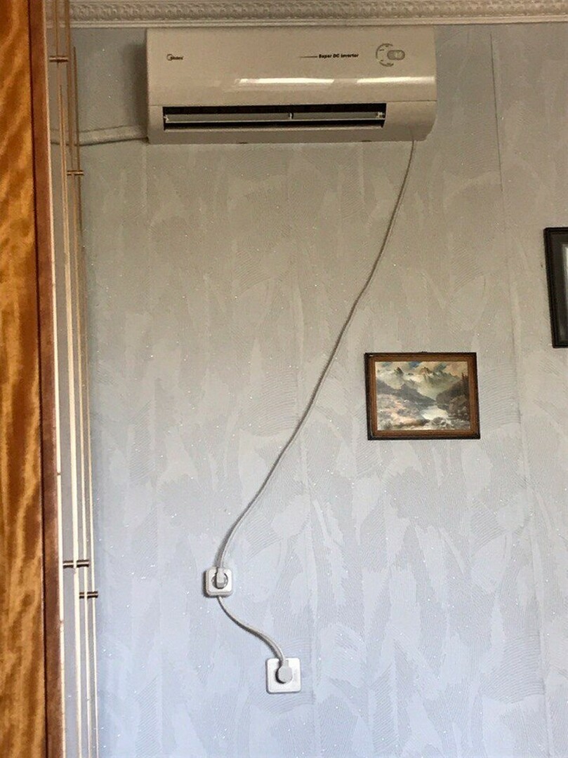 Lelijke draad van de airconditioner