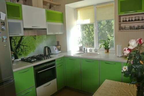 Kitchen design 6 sq.m. in shades of green (olive)