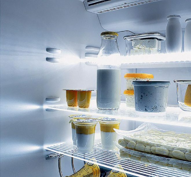 Productos lácteos en el frigorífico.