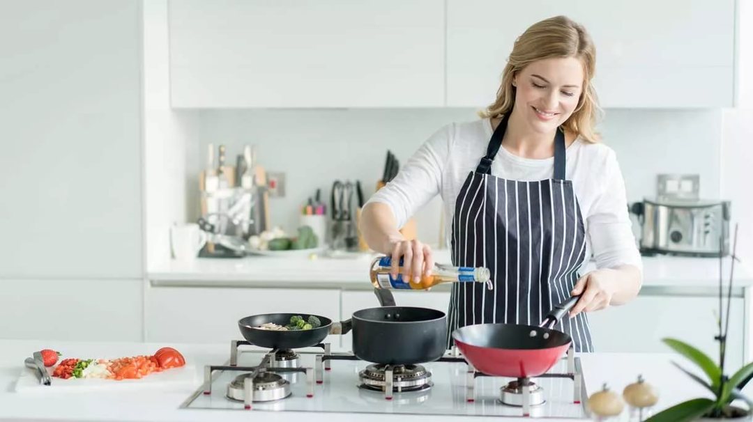 Kako kuhati in ne umazati štedilnika in pečice: majhni triki