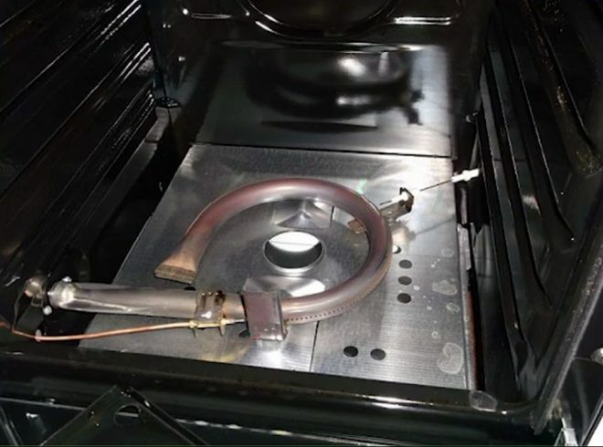Accensione elettrica in un forno a gas