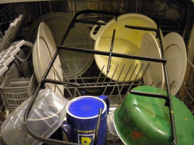 Az állvány mosása mosogatógépben