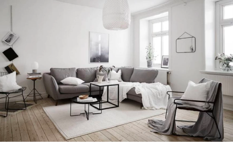 Stue i en lejlighed i skandinavisk stil: interiørbilleder, hvordan man udstyrer med en pejs - Setafi