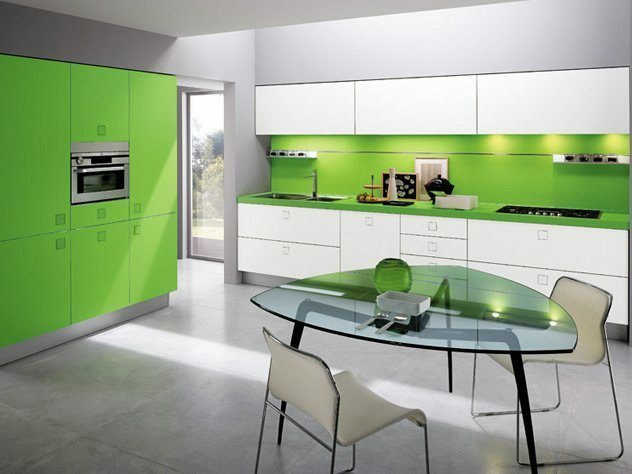 Pilkai žalia virtuvė