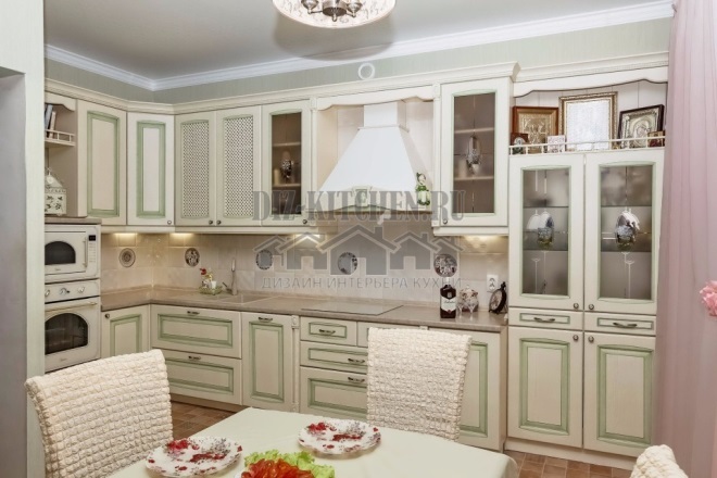 Cozinha branca clássica de Ischia