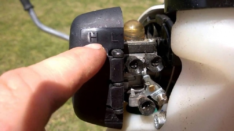 how-to-adjust-a lawn mower
